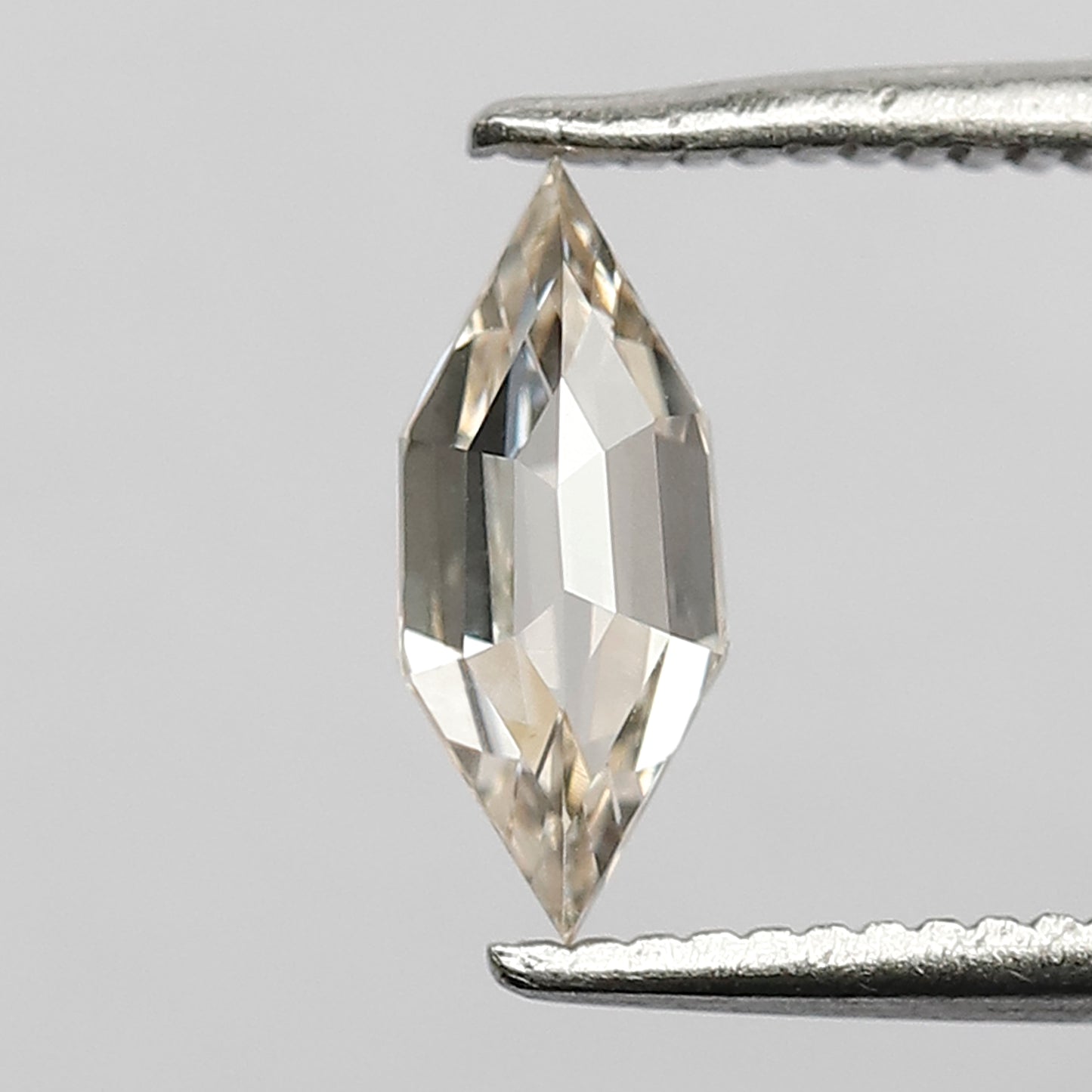 0.61 CT Loose Natural Light Fancy Orange Color Diamond 8.9 MM VS Clarity Portrait Cut Clear Diamond For Custom Design Jewelry