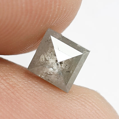 0.99 CT Geometric shape Grey black color Natural loose 4.90 MM salt and pepper diamond