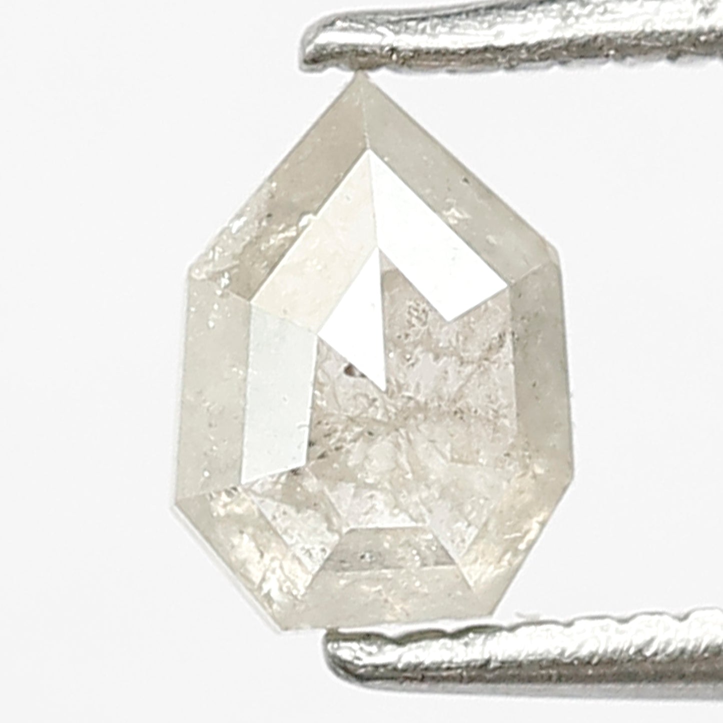 0.73 CT Geometric shape Natural loose Misty White color 6 MM Salt and pepper Diamond